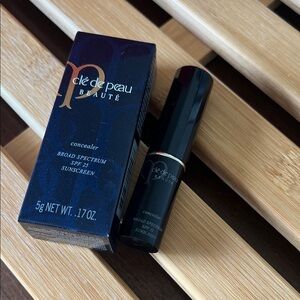 Clé de Peau Beauté Concealer